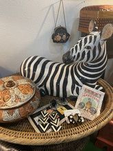 画像をギャラリービューアに読み込む, HOME DECOR／8B-5／zebra  object
