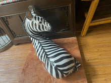 画像をギャラリービューアに読み込む, HOME DECOR／8B-5／zebra  object
